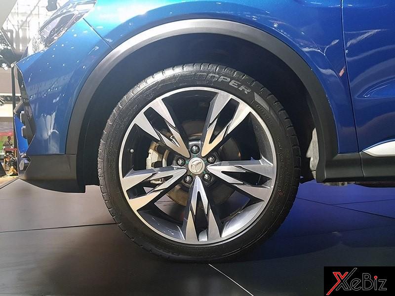 Cận cảnh bộ vành của Lamborghini Urus phiên bản nhái Cận cảnh bộ vành của Lamborghini Urus phiên bản nhái