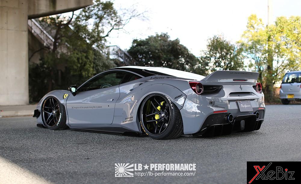 Đây là cánh gió đuôi đặc trưng của bản độ Ferrari 488 GTB Liberty Walk