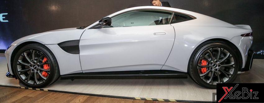 Aston Martin V8 Vantage 2018 có nắp capô dài và vuốt xuống cùng cửa sổ nằm thấp Aston Martin V8 Vantage 2018 có nắp capô dài và vuốt xuống cùng cửa sổ nằm thấp