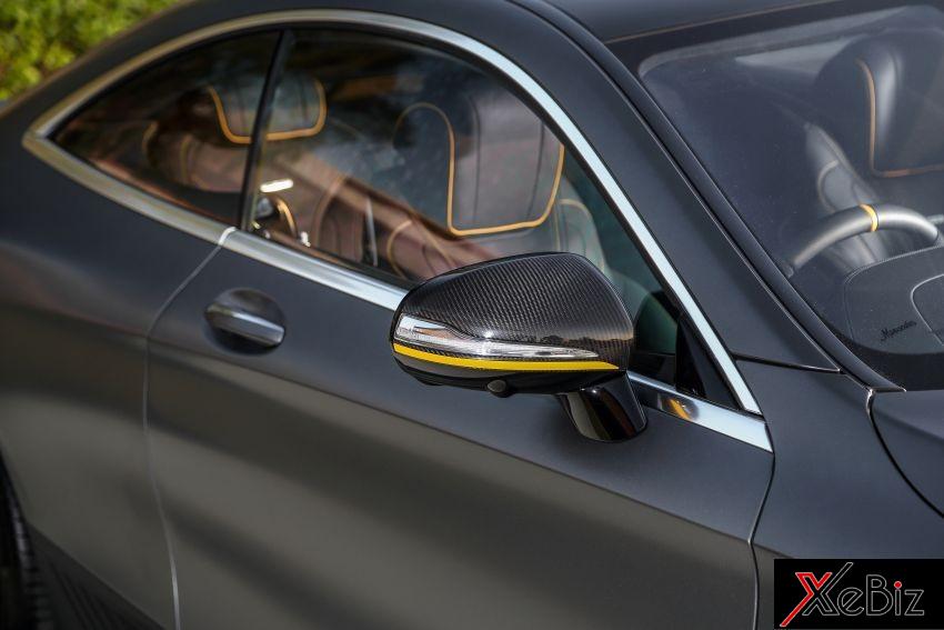 Điểm dễ nhận ra ngoại hình là vỏ gương Mercedes-AMG S63 Yellow Night Edition có thêm sọc màu vàng Điểm dễ nhận ra ngoại hình là vỏ gương Mercedes-AMG S63 Yellow Night Edition có thêm sọc màu vàng