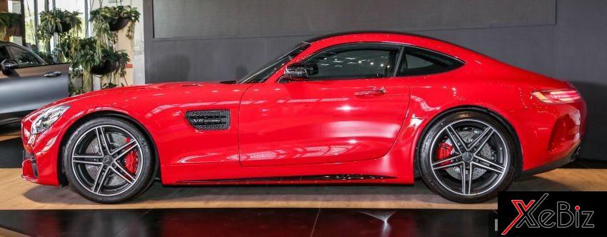Mercedes-AMG GT C 2018 với phần đầu xe kéo dài trong khi đuôi xe ép cân ngắn gọn Mercedes-AMG GT C 2018 với phần đầu xe kéo dài trong khi đuôi xe ép cân ngắn gọn