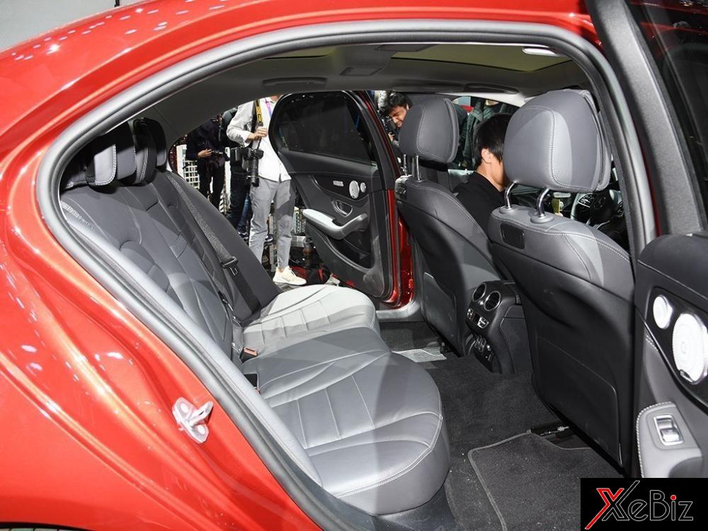 Hàng ghế sau của Mercedes-Benz C-Class L 2018
