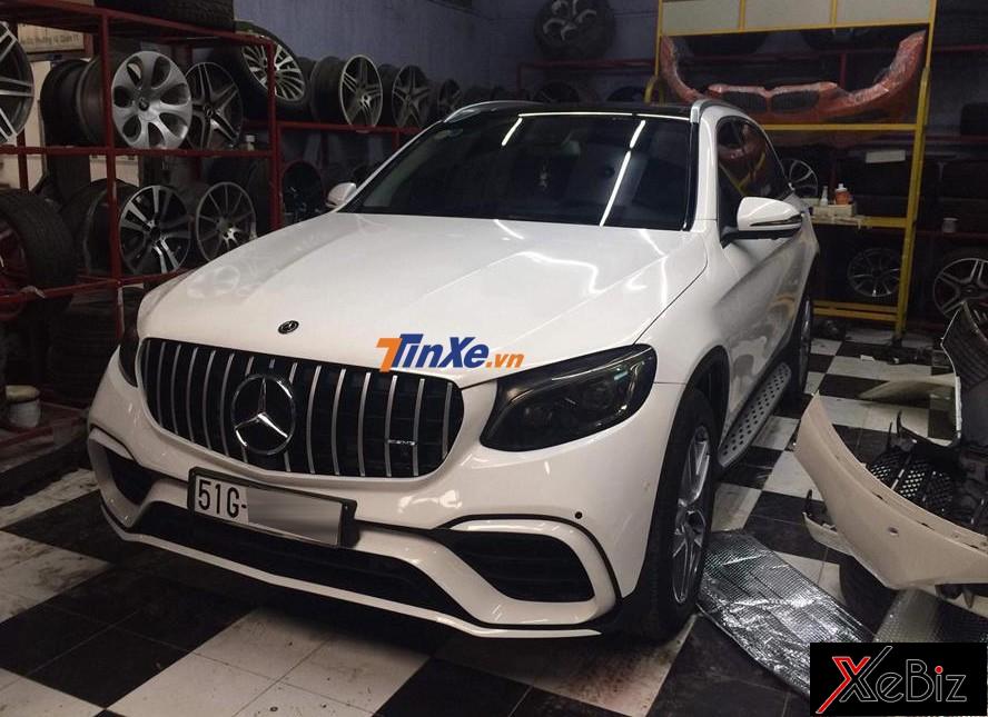 và đây là hình ảnh hoàn chỉnh khi được gắn body kit của bản hiệu suất cao Mercedes-AMG GLC63