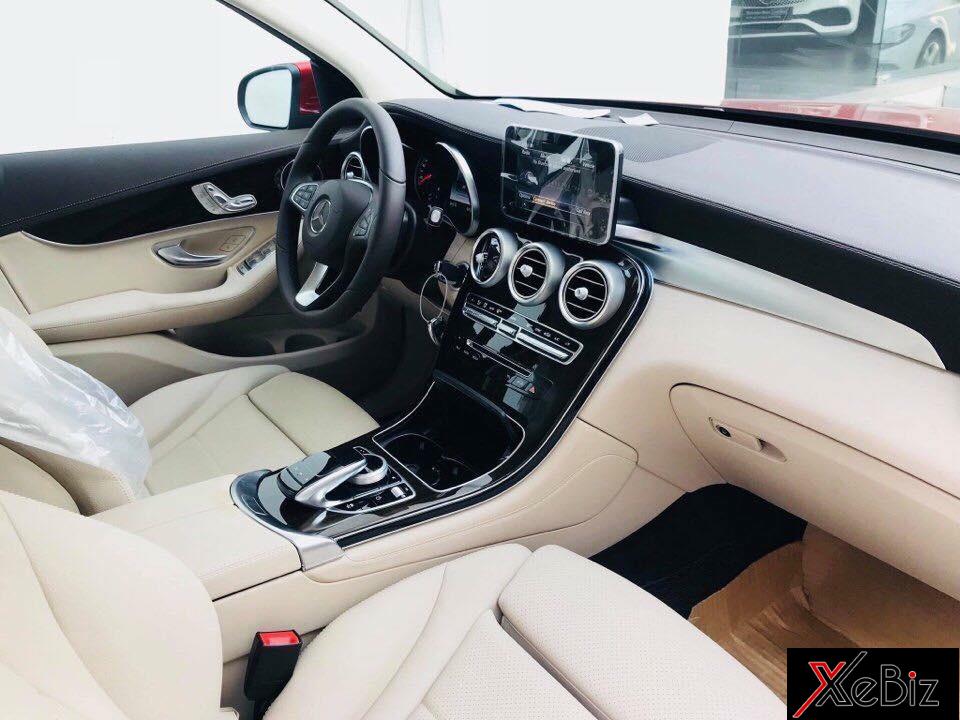 Nội thất bọc da của Mercedes-Benz GLC200 2018