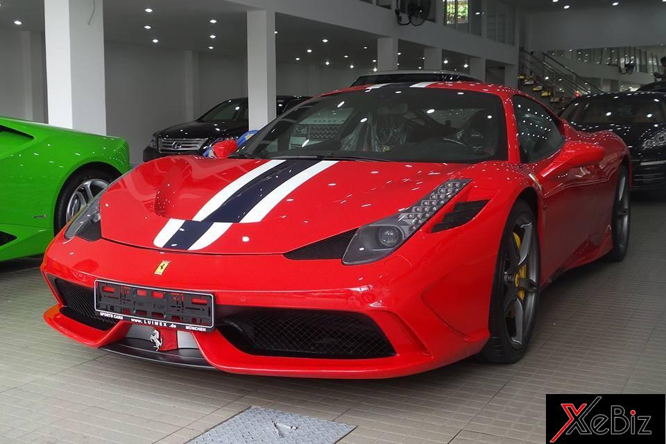 Lúc mới về nước, siêu xe Ferrari 458 Speciale có bộ áo màu đỏ Rosso Corsa đặc trưng của những chú ngựa chồm đến từ Maranello, Italy.  
