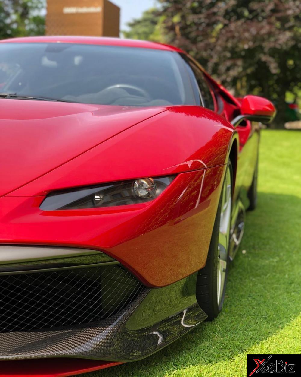 Cụm đèn pha thanh mảnh của Ferrari SP38 Deborah