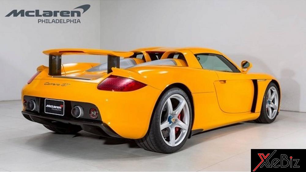 Porsche Carrera GT này mang bộ áo màu vàng hiếm gặp