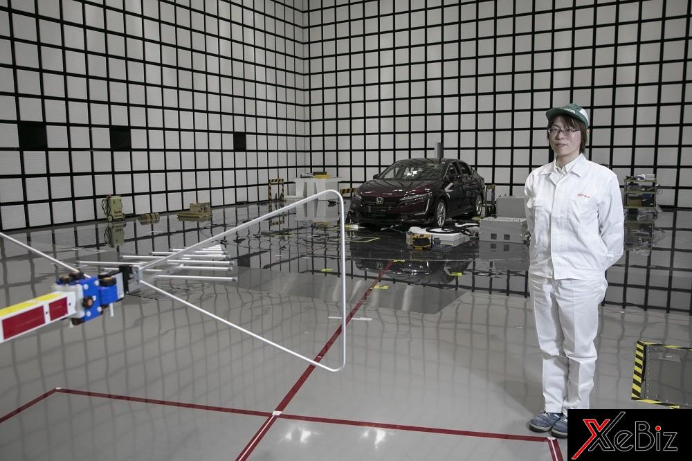 Nữ kỹ sư Natsuko Iwasaki ở Honda