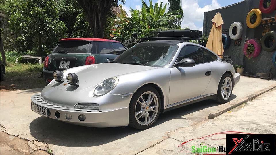 Chiếc xe thể thao Porsche 911 Carrera được độ lại cản va trước theo phong cách các mẫu xe off road