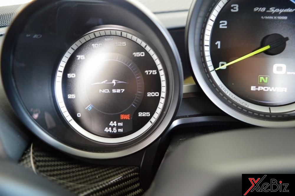 Chiếc Porsche 918 Spyder này mới chỉ lăn bánh 45 miles