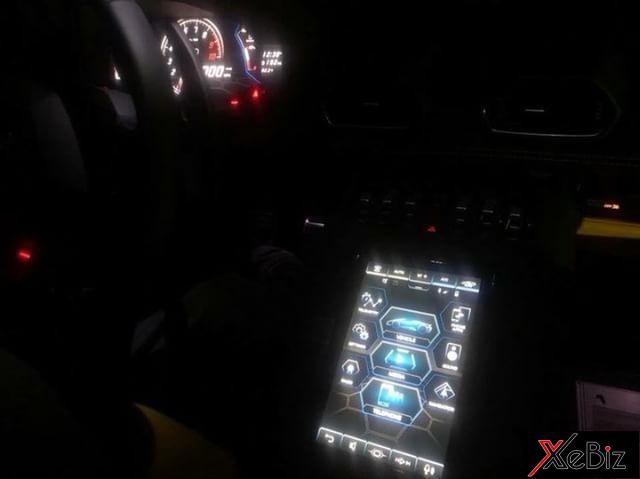 Nội thất của Lamborghini Huracan Spyder 2020 trên đường thử