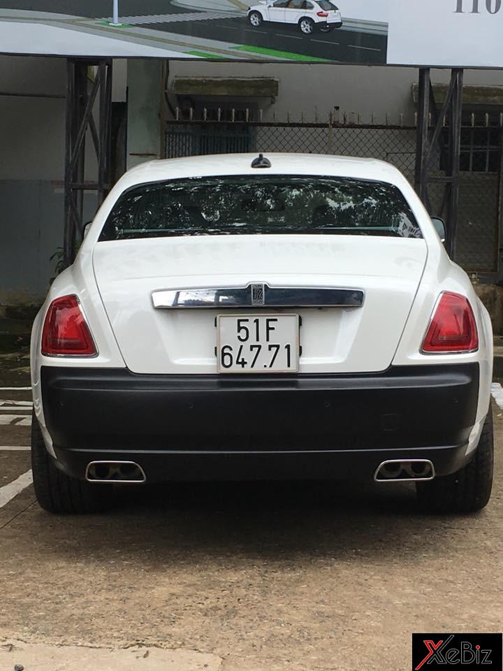 Màu sơn nguyên bản của chiếc Rolls-Royce Ghost này là đen Màu sơn nguyên bản của chiếc Rolls-Royce Ghost này là đen