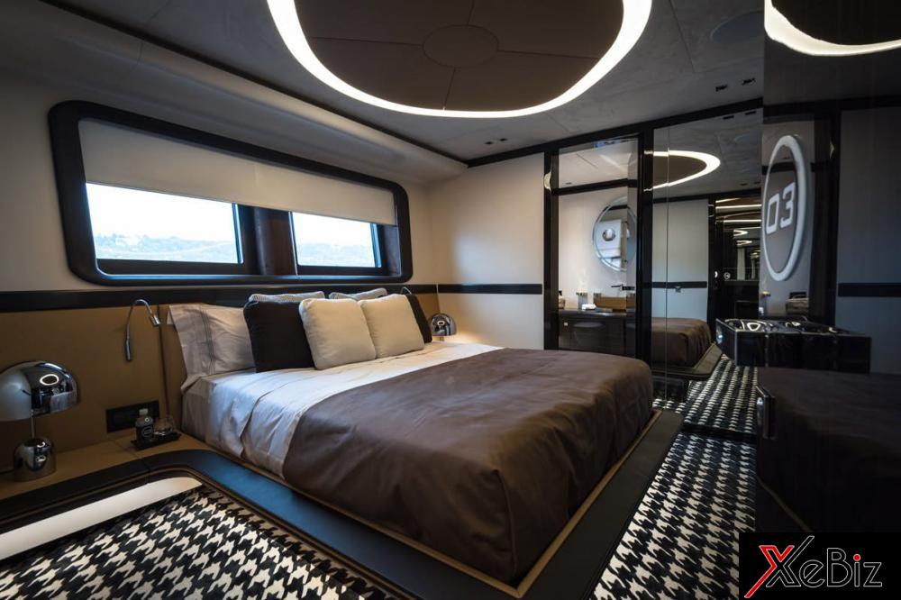 Phòng ngủ sang trọng dành cho các hành khách trên siêu du thuyền GTT 115.