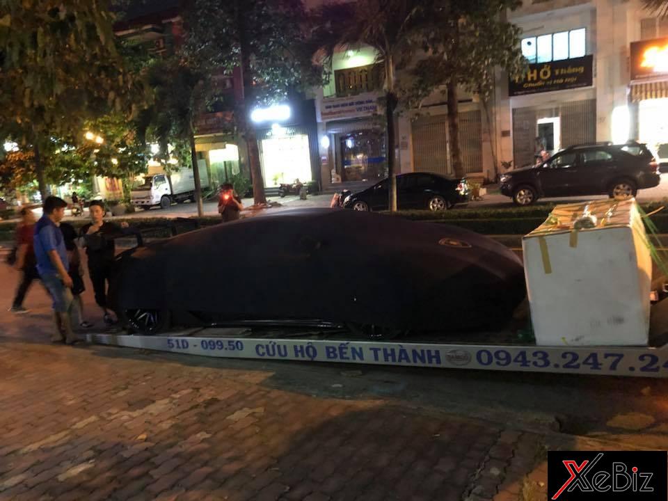 Lamborghini Aventador Limited Edition 50 độc nhất Việt Nam đã được trùm bạt cẩn thận và chỉ mất khoảng 2h vận chuyển, siêu xe này sẽ có mặt tại nhà riêng của chủ nhân Lamborghini Aventador Limited Edition 50 độc nhất Việt Nam đã được trùm bạt cẩn thận và chỉ mất khoảng 2h vận chuyển, siêu xe này sẽ có mặt tại nhà riêng của chủ nhân