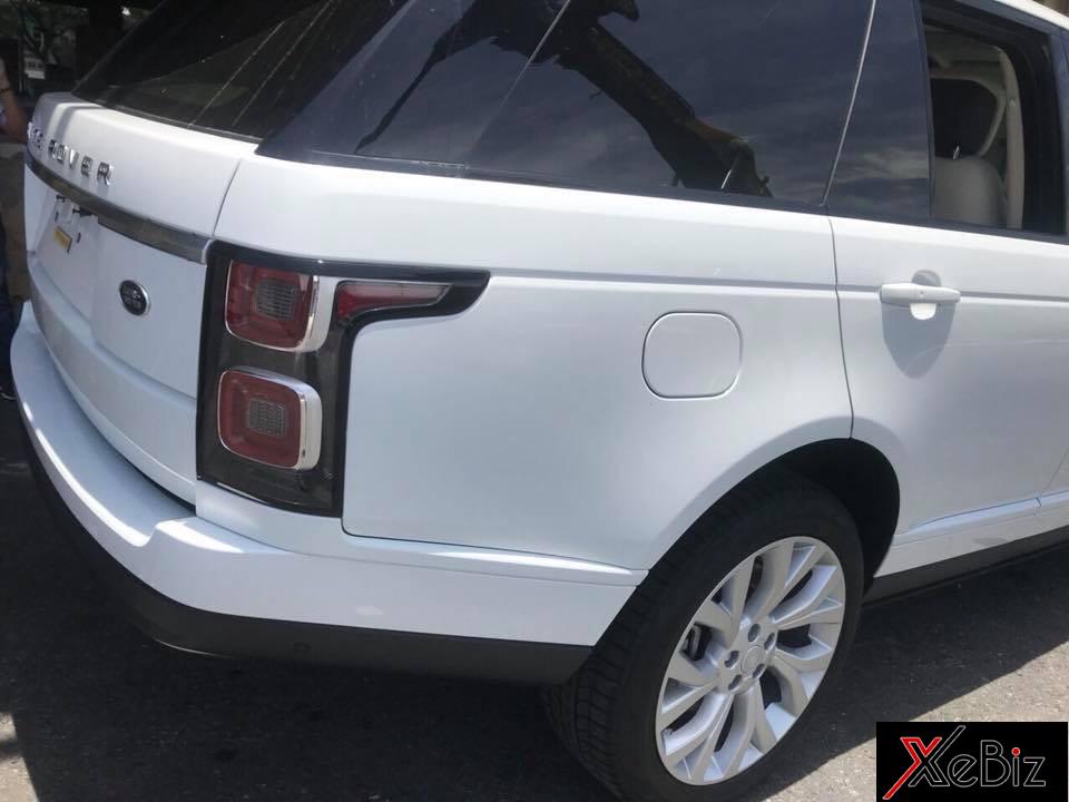 Range Rover HSE đời 2018 được nâng cấp lại ngoại hình từ lưới tản nhiệt, ống xả cho đến đèn pha/hậu mới Range Rover HSE đời 2018 được nâng cấp lại ngoại hình từ lưới tản nhiệt, ống xả cho đến đèn pha/hậu mới