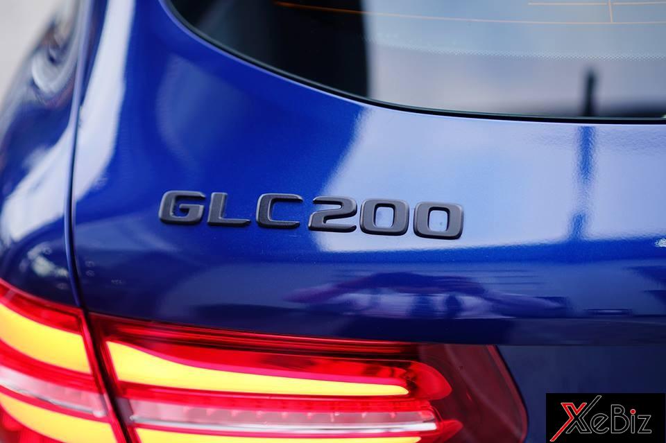Bên cạnh đó, chiếc Mercedes-Benz GLC 200 mới bàn giao cho Á hậu Trà Giang còn có logo GLC 200 ở phía đuôi xe sơn đen nhám Bên cạnh đó, chiếc Mercedes-Benz GLC 200 mới bàn giao cho Á hậu Trà Giang còn có logo GLC 200 ở phía đuôi xe sơn đen nhám