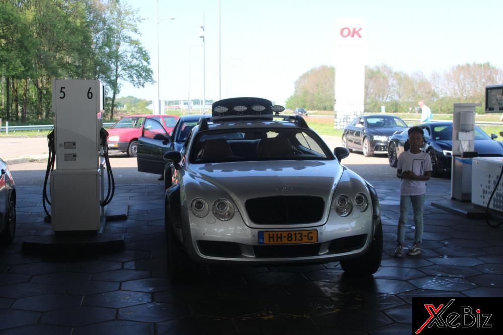 Chiếc Bentley Continental GT độ có thêm đèn LED trên nóc