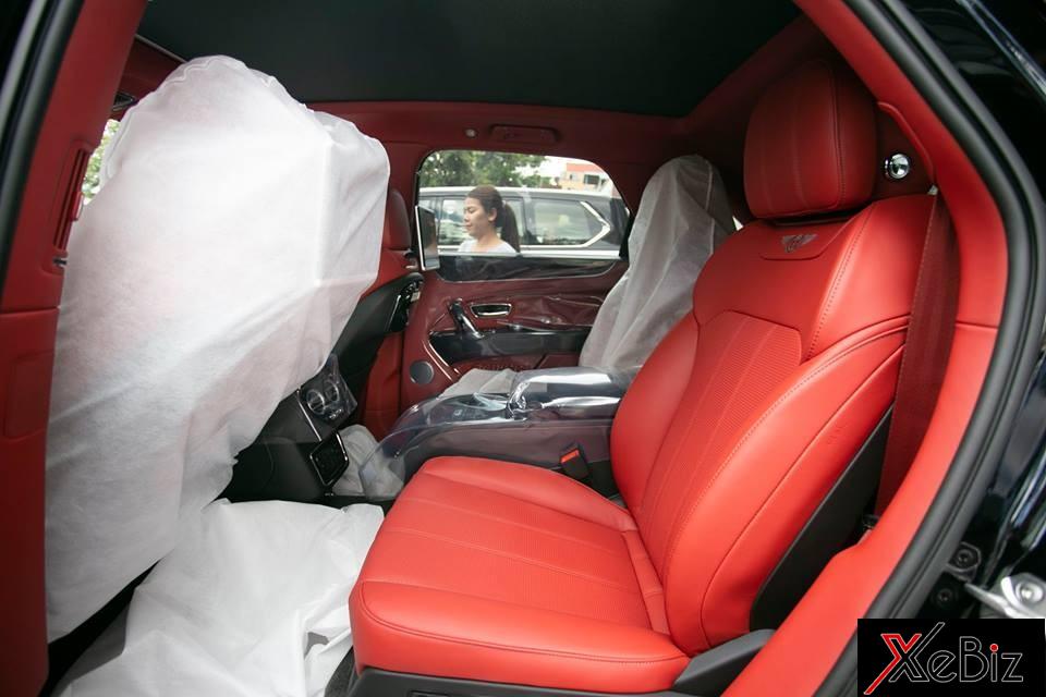 Nội thất chiếc Bentley Bentayga V8 đầu tiên cập bến Campuchia bọc da cao cấp màu đỏ đun