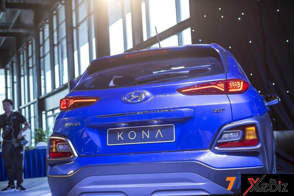 Tất nhiên, công nghệ LED cũng được áp dụng cho tất cả cụm đèn sau của Hyundai Kona.