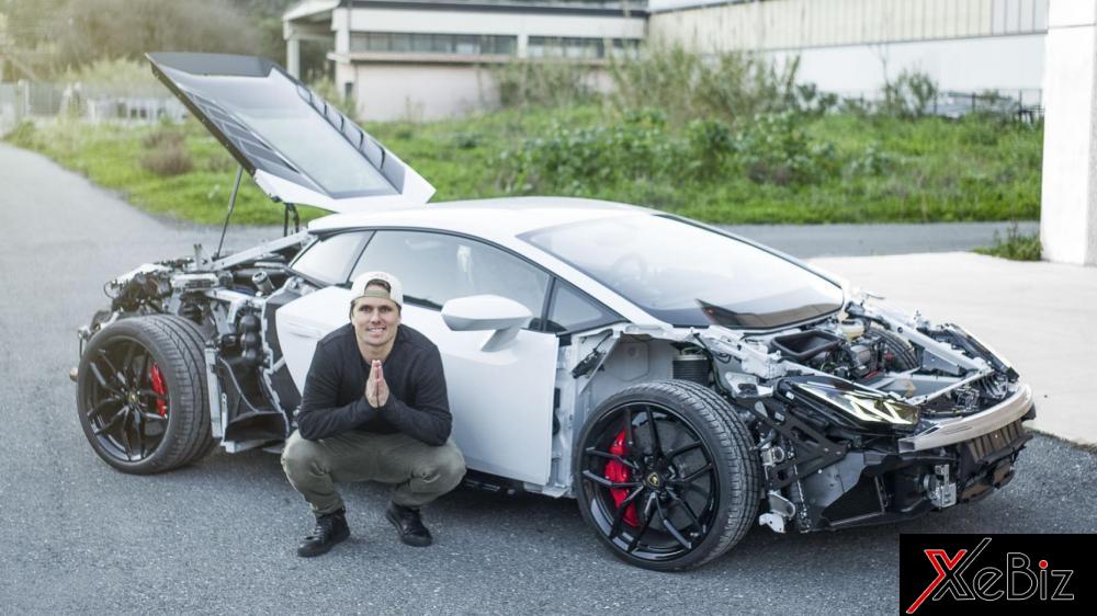 Thậm chí siêu xe Lamborghini Huracan này chỉ chừa lại cánh cửa, trần xe và nắp khoang động cơ, còn lại dàn áo của siêu bò này được lột sạch