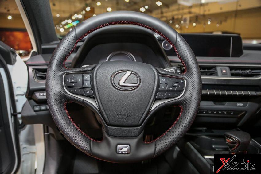 Vô lăng F Sport của Lexus UX 2019 Vô lăng F Sport của Lexus UX 2019