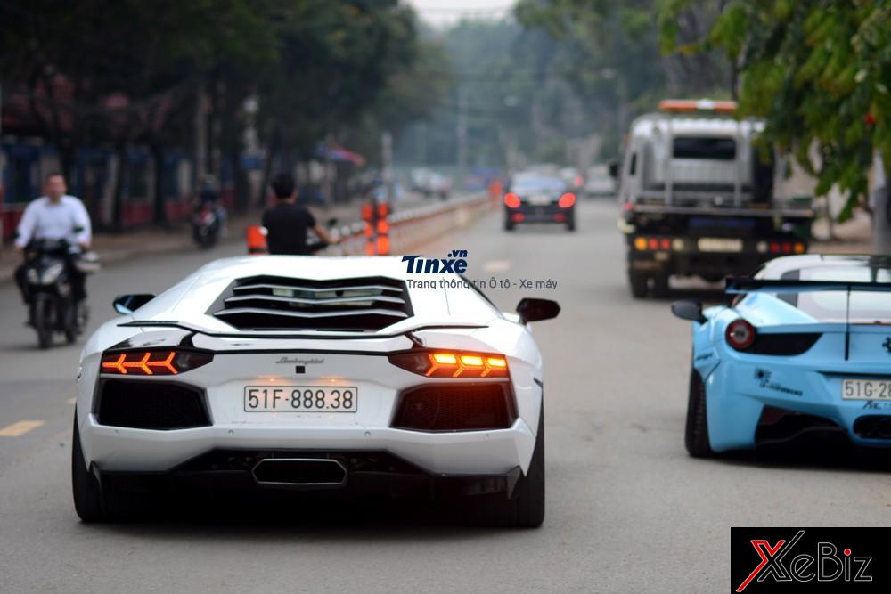 Ngoài chiếc Lamborghini Aventador màu trắng, chủ nhân siêu bò này còn sở hữu một chiếc Lamborghini khác là Huracan LP610-4 với gói&nbsp;độ body kit Hamann&nbsp;độc nhất Việt Nam.