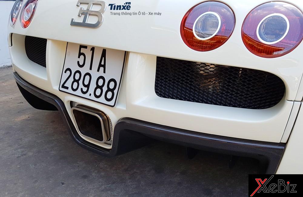 Ngoài thay đổi màu sơn và đèn pha mới, các chi tiết khác trên Bugatti Veyron vẫn được giữ nguyên như bản tiêu chuẩn. Thậm chí, đến biển kiểm soát cũng được Chủ tịch Trung Nguyên giữ lại. Chiếc Biển 51A.289.88 của Bugatti Veyron được đánh giá mang hàm ý mãi phát tài, trường thọ và phát tài.​​​​​​​