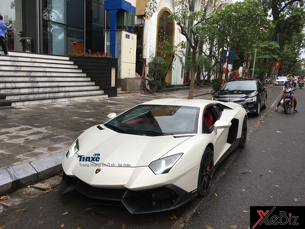 Lamborghini Aventador độ body kit LP720-4 50 ANNIVERSARIO khi nhìn từ phía sau Lamborghini Aventador độ body kit LP720-4 50 ANNIVERSARIO khi nhìn từ phía sau