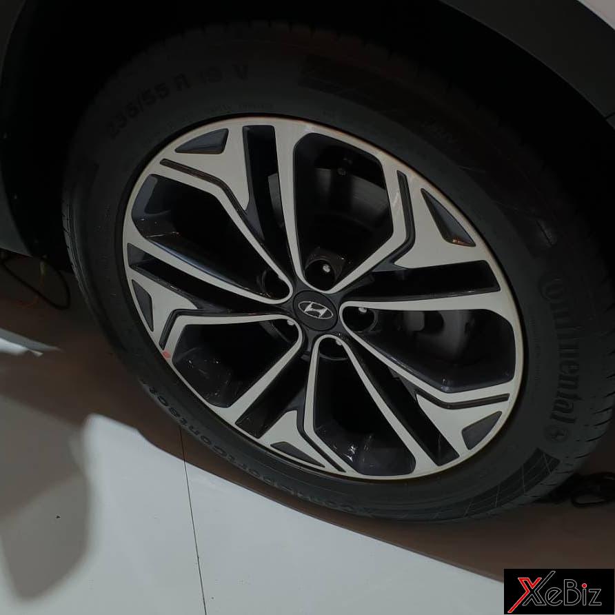 Cận cảnh bộ vành của Hyundai Santa Fe 2019 bản XG Cận cảnh bộ vành của Hyundai Santa Fe 2019 bản XG