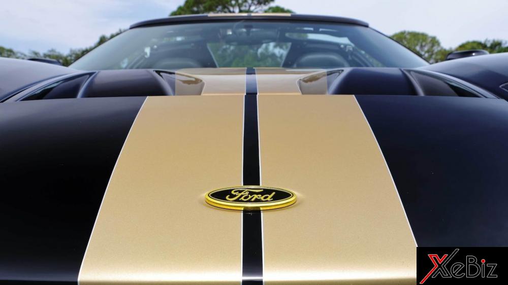 Cách phối màu này cũng xuất hiện bên trong khoang lái làm tăng vẻ cá tính cho siêu xe đã 13 tuổi