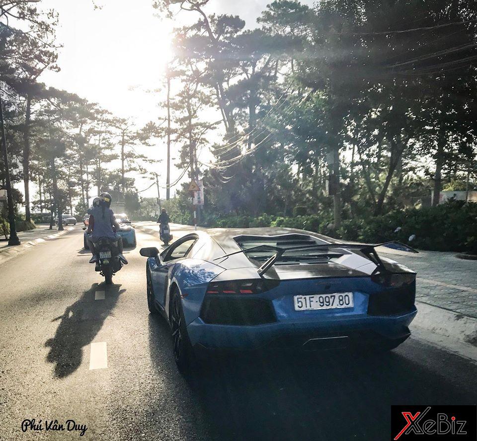 Lamborghini Aventador LP700-4 màu xanh Lemans trên&nbsp;đường phố&nbsp;Đà Lạt