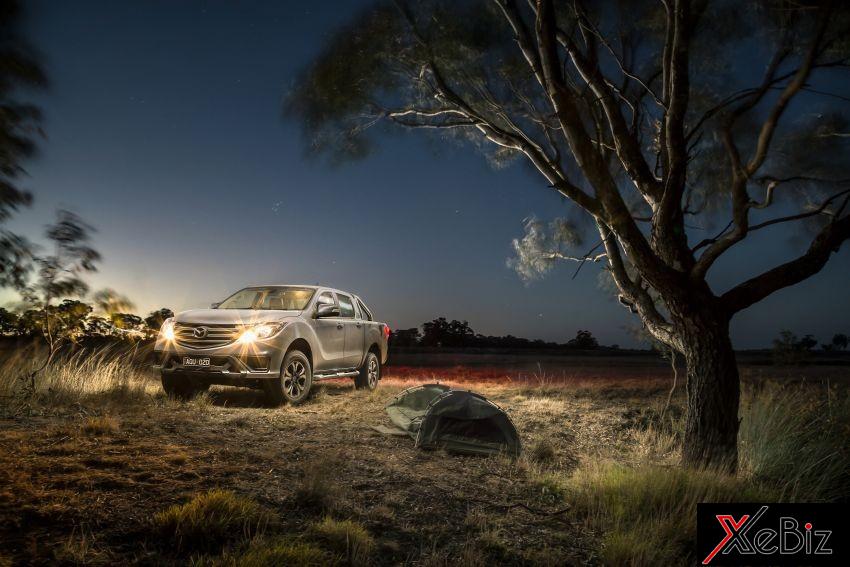 Mazda BT-50 2018 bản cao cấp với lưới tản nhiệt mạ crôm