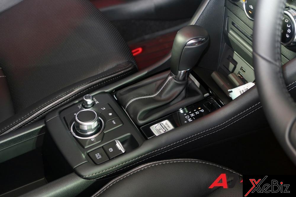 Cụm điều khiển trung tâm của Mazda CX-3 2018 Cụm điều khiển trung tâm của Mazda CX-3 2018