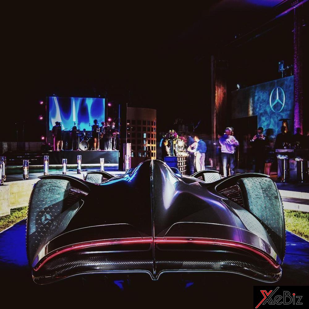 Mercedes-Benz EQ Silver Arrow nhìn từ phía sau