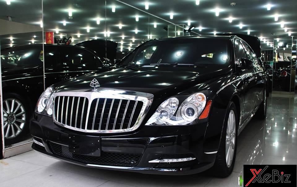 Lưới tản nhiệt mạ crôm sáng loáng trước đầu xe được nâng lên&nbsp;13 nan thay cho kiểu 11 nan so với phiên bản trước. Thiết kế của xe vẫn giữ nguyên không có gì thay&nbsp;đổi so với&nbsp;đời trước.