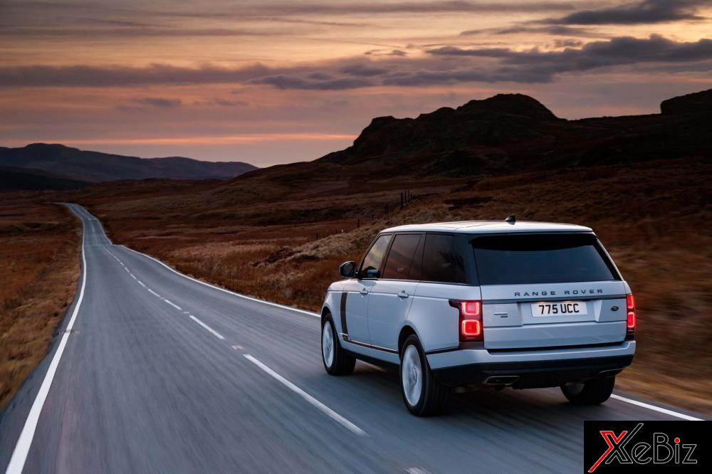 Chỉ tính riêng cụm pin lithium-ion 13,1 kWh cũng cho phép Range Rover HSE P400e có thể hoàn thành quãng đường dài 51 km Chỉ tính riêng cụm pin lithium-ion 13,1 kWh cũng cho phép Range Rover HSE P400e có thể hoàn thành quãng đường dài 51 km