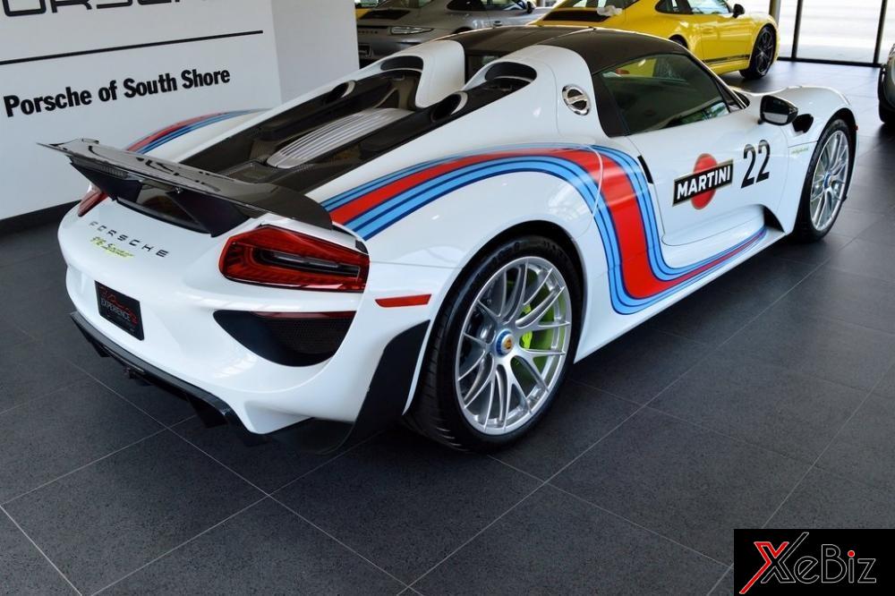 Siêu xe triệu đô Porsche 918 Spyder đang rao bán có bộ áo Martini cực kỳ bắt mắt 