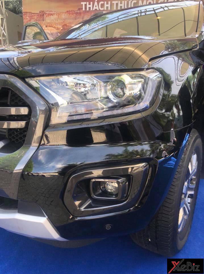 Ford Ranger Wildtrak 2018 được trang bị đèn pha HID, tích hợp dải đèn LED định vị ban ngày