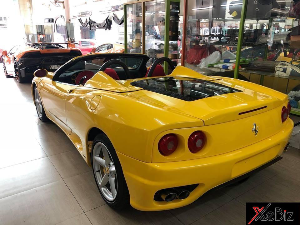 Để giúp siêu xe mui trần này tăng thêm phần âm thanh ấn tượng hơn trước, ông chủ công ty nhập khẩu tư nhân quận 5, Tp.HCM đã trang bị ống xả độ của hãng Capristo  Để giúp siêu xe mui trần này tăng thêm phần âm thanh ấn tượng hơn trước, ông chủ công ty nhập khẩu tư nhân quận 5, Tp.HCM đã trang bị ống xả độ của hãng Capristo