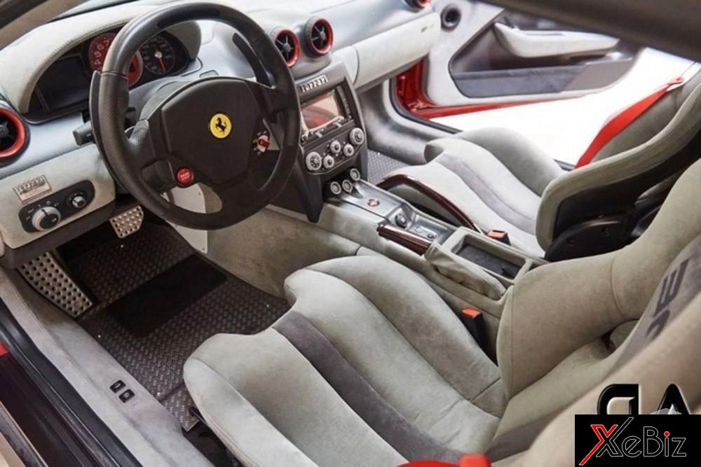 Nội thất màu ghi bên trong Ferrari SP30 Nội thất màu ghi bên trong Ferrari SP30