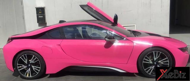 Siêu xe BMW i8 diện áo hồng nữ tính xuống phố 05