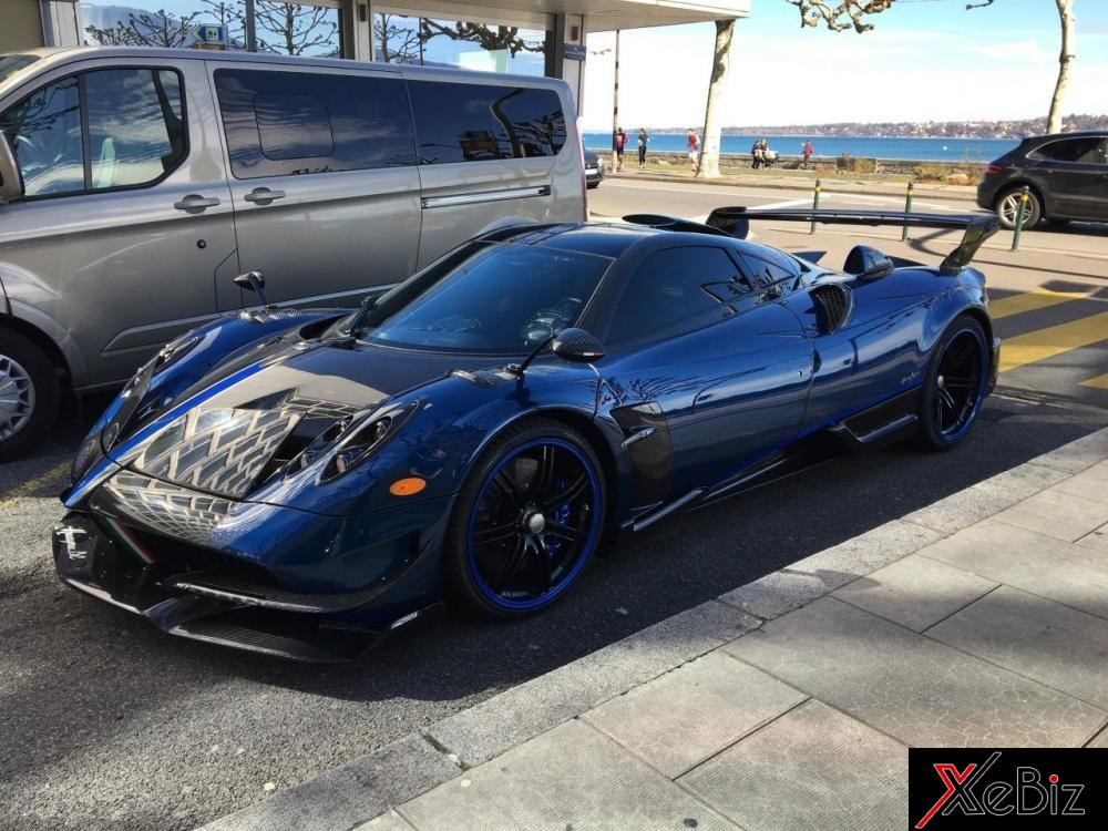 Không chỉ thế,&nbsp;Huayra BC Macchina Volante còn có viền la-zăng và kẹp phanh sơn màu xanh dương bắt mắt.