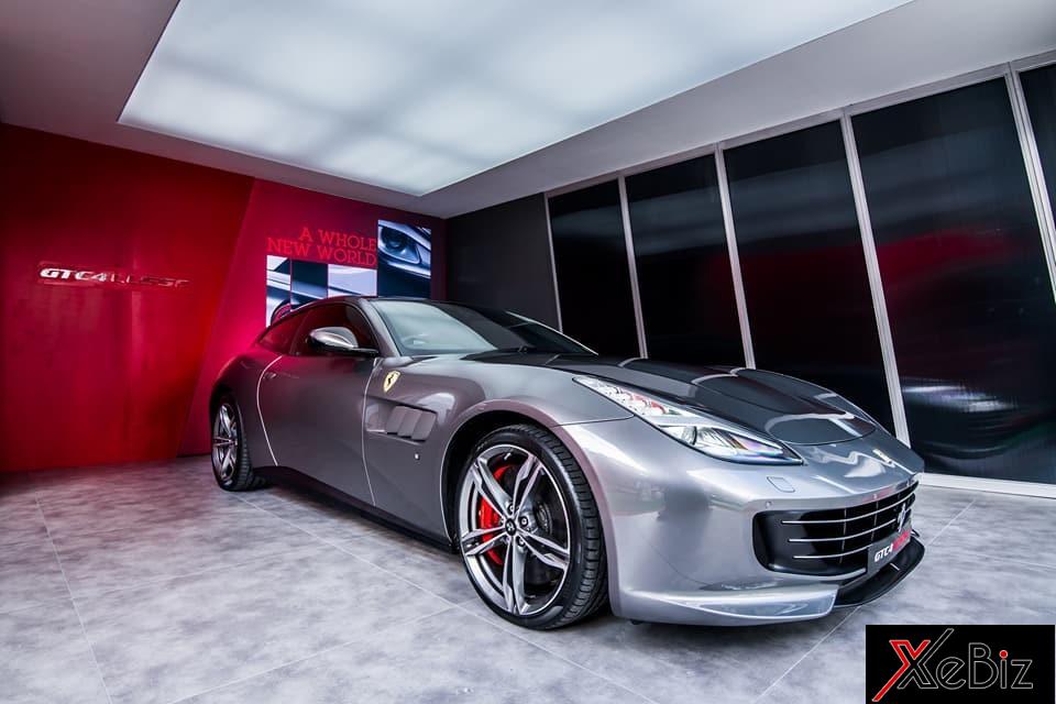 Ferrari Portofino được trình làng tại triển lãm Frankfurt diễn ra vào tháng 4 năm ngoái, mẫu xe này thay thế cho dòng California sau 10 năm tại vị với 2 phiên bản là tiêu chuẩn và California T. Tên gọi Portofino của siêu xe mui trần này được lấy từ một thành phố nhỏ nằm ở phía Tây Bắc nước Ý. Ferrari Portofino được trình làng tại triển lãm Frankfurt diễn ra vào tháng 4 năm ngoái, mẫu xe này thay thế cho dòng California sau 10 năm tại vị với 2 phiên bản là tiêu chuẩn và California T. Tên gọi Portofino của siêu xe mui trần này được lấy từ một thành phố nhỏ nằm ở phía Tây Bắc nước Ý.