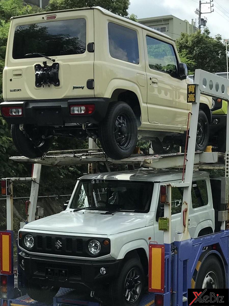 Hai chiếc Suzuki Jimny 2019 phiên bản sơn 1 màu