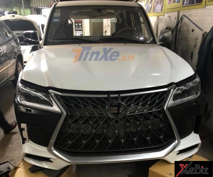 Chiếc Lexus LX470 đời 2005 cũng được thay bộ đèn pha LED tương tự như phiên bản đắt và sang nhất là Lexus LX570 Super Sport 2018 Chiếc Lexus LX470 đời 2005 cũng được thay bộ đèn pha LED tương tự như phiên bản đắt và sang nhất là Lexus LX570 Super Sport 2018