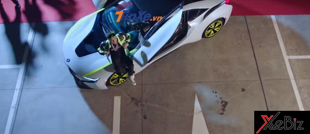 BMW i8 trong MV xuất hiện cùng&nbsp;Mr.A