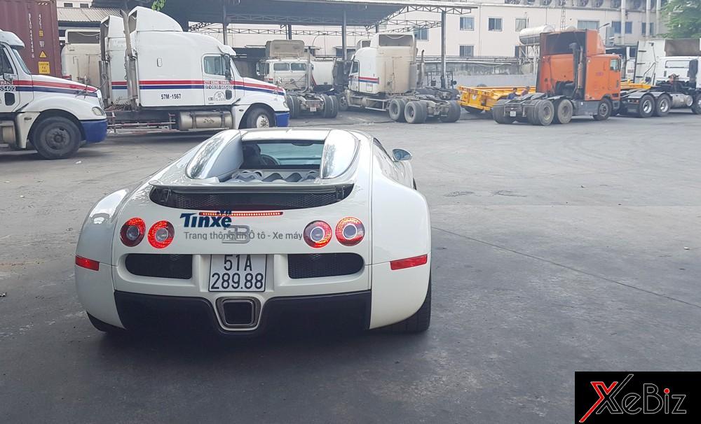 Sau 4 năm thuộc sở hữu của Minh Nhựa và có số lần lăn bánh trên đường phố chỉ đếm trên đầu ngón tay, Bugatti Veyron độc nhất Việt Nam được doanh nhân 8X này bán lại cho công ty nhập khẩu tư nhân quận 5 vào tháng 9/2016 cùng với nhiều mẫu siêu xe khác.