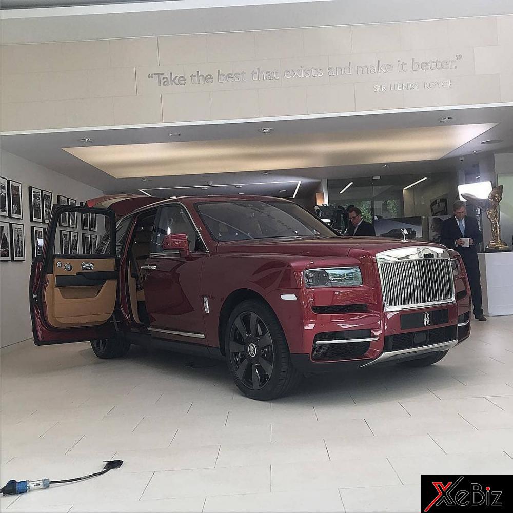 Cửa của Rolls-Royce Cullinan 2019 được thiết kế đặc biệt để người dùng không bị bẩn quần khi bước ra ngoài Cửa của Rolls-Royce Cullinan 2019 được thiết kế đặc biệt để người dùng không bị bẩn quần khi bước ra ngoài