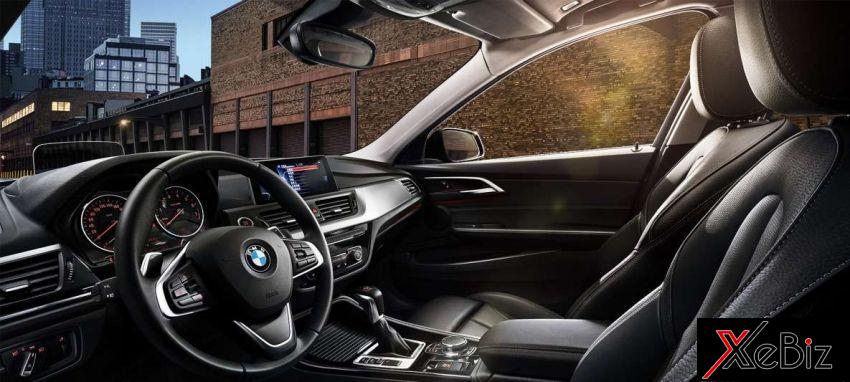 Nội thất bọc da bên trong BMW 1-Series Sedan 2018