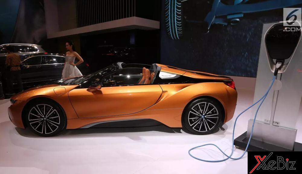Chiếc BMW i8 Roadster này được sơn màu đồng e-cooper mới